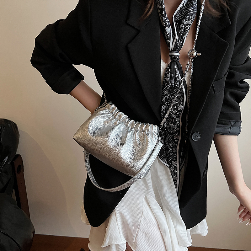 2025년 신상 고급 소형 PU 가죽 단색 핸드백 및  - Luxury Bags Trend 2025 리뷰 및 가격