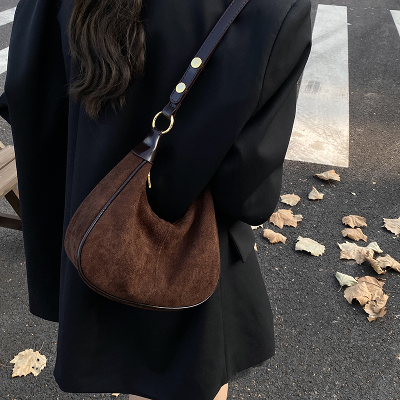 LEFTSIDE 여성용 스웨이드 숄더백 2025 겨울  - Luxury Bags Trend 2025 리뷰 및 가격